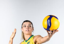 Rosamaria Montibeller é destaque entre as jogadoras japonesas Rosamaria Montibeller é destaque entre as jogadoras japonesas